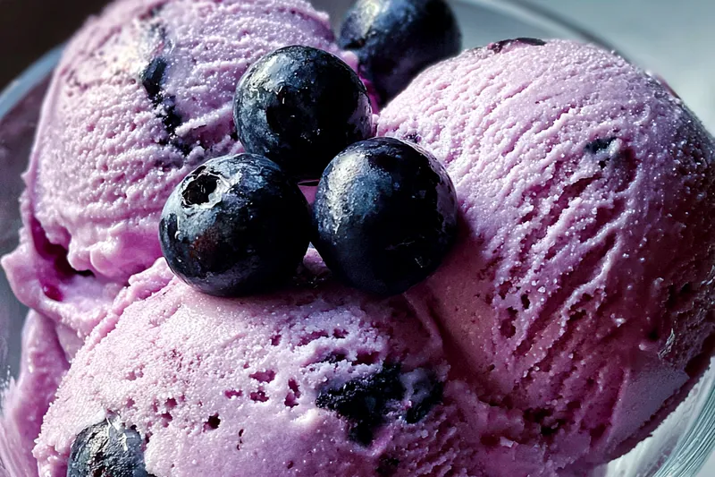 Fresh ingredients for Blueberry Frozen Yogurt Delight