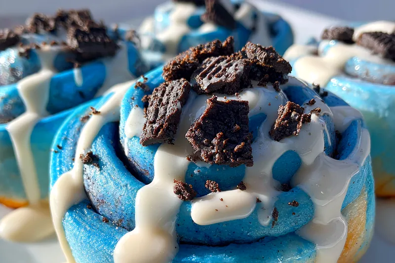 Cooking process for Cookie Blue Cinnamon Rolls