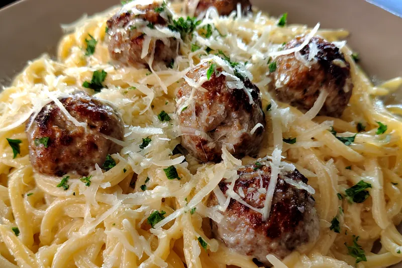Cooking process for Creamy Garlic Butter Meatballs