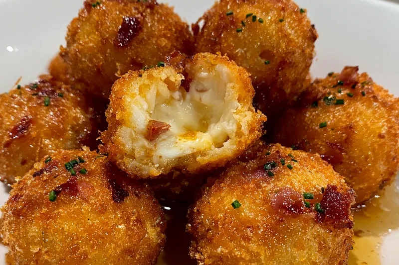 Cooking process for Crispy Buffalo Cheese Bites