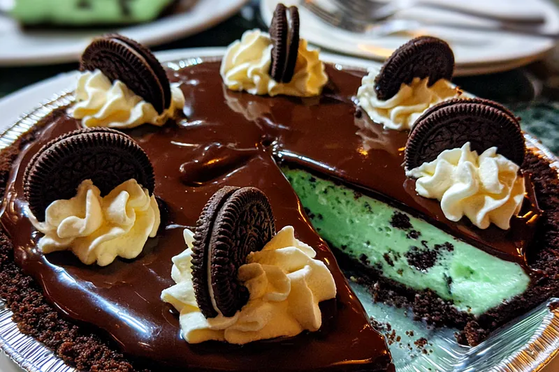 Fresh ingredients for Mint Chocolate Cookie Pie